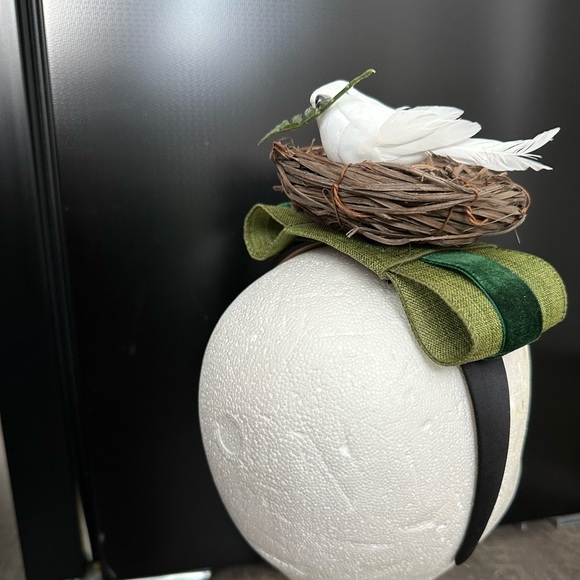 Handmade Designer Fascinator Headband Black Green White Bird Nest - Picture 2 of 9